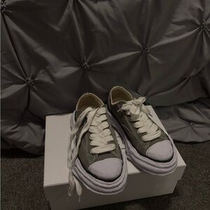 Maison Mihara Green and White